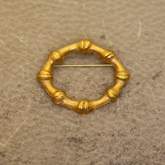 Vintage Gold Tone Round Oval Bamboo Style Brooch by Monet - I31 - Picture 1 of 2